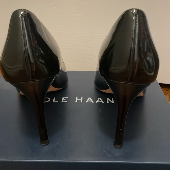 Black patent heels. Cole Haan - Picture 5 of 7